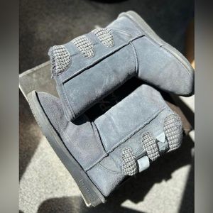 Bearpaw boots - Size 6. Used condition